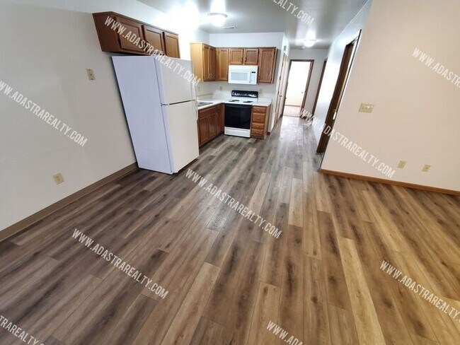 Building Photo - Affordable 2 Bedroom/2 Bath in Raymore-Available in MAY!!