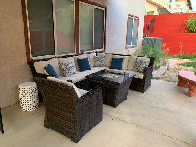 Building Photo - 38343 Bonino Dr