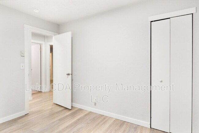 Building Photo - 1099 Woolsey Dr