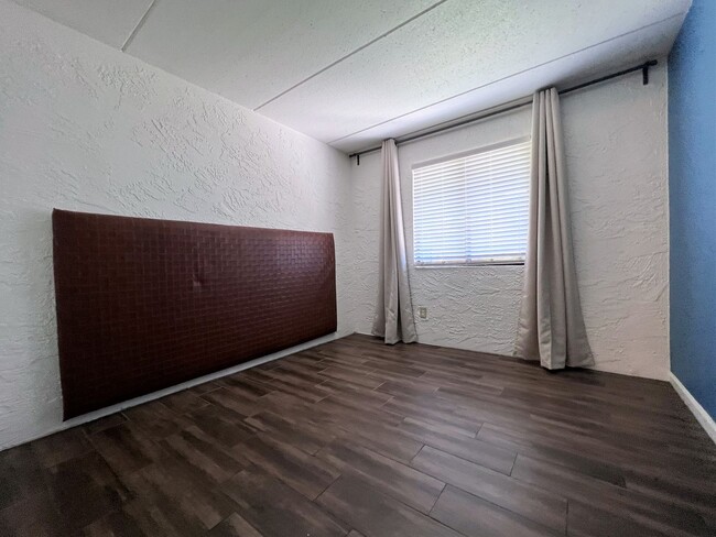 Building Photo - ***MOVE IN SPECIAL**Prime Location in Scot...