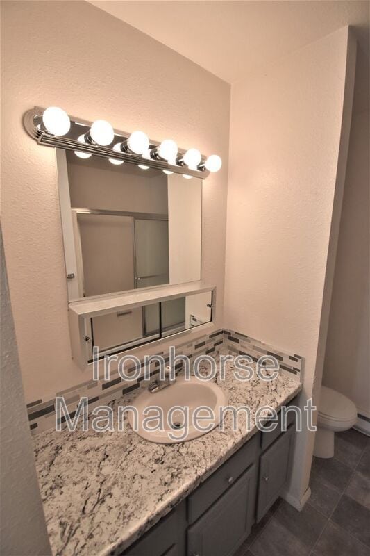 Building Photo - 515 S 15th Ave