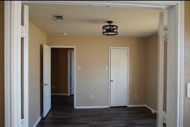 Building Photo - 100 Pinnacle Cir