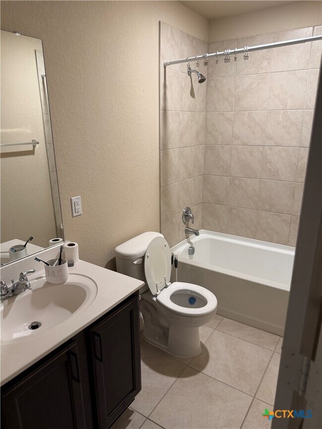 Building Photo - 2059 Chelsea Grv