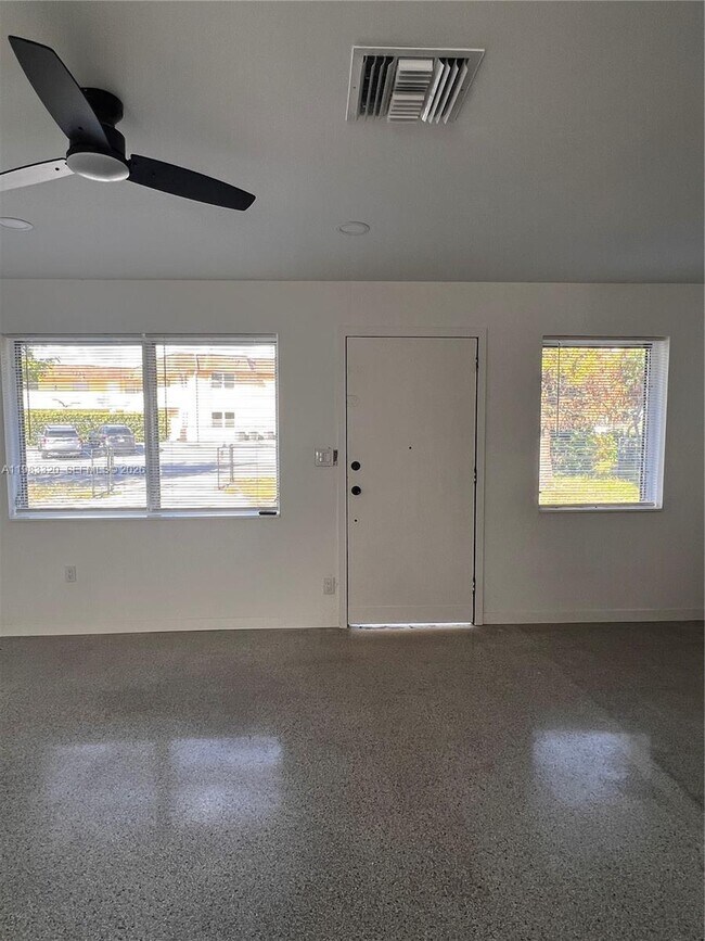 Building Photo - 3820 SW 16th St