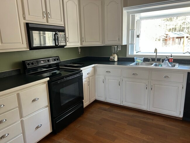 Building Photo - 1745 Zion Hill Rd