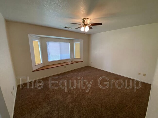 Building Photo - 5936 W Oak Ave