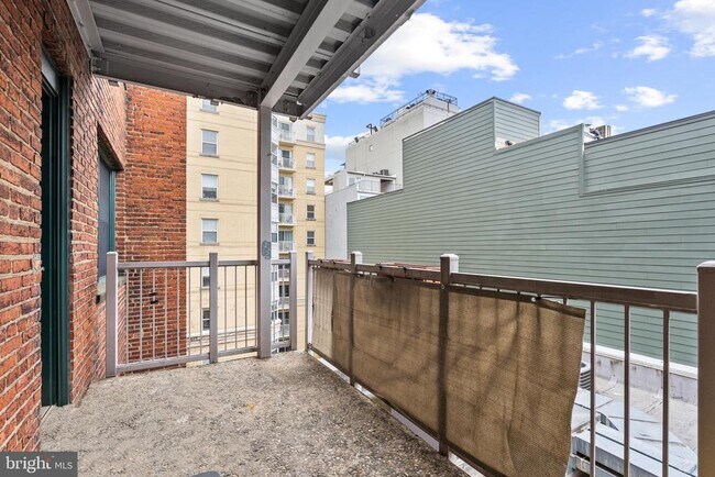 Building Photo - 1124 10th St NW