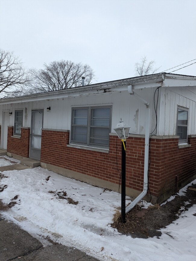 Building Photo - 635 E Grove Ave