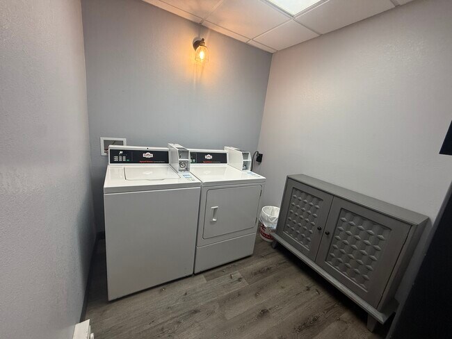 Building Photo - 813 Hall of Fame Dr