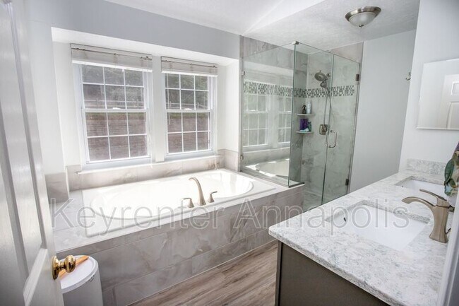 Building Photo - 2807 Chapman Ct