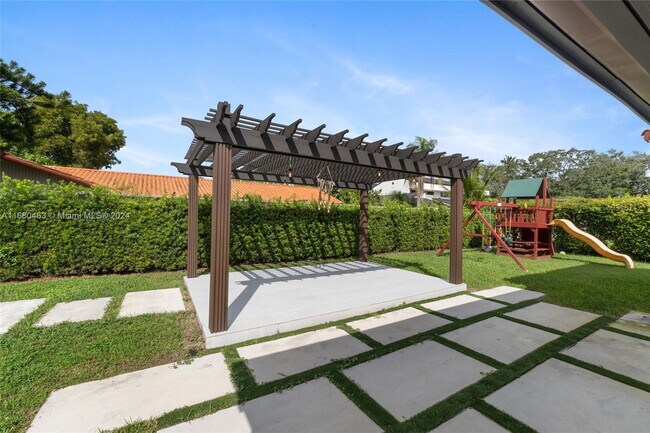 Building Photo - Winged Foot Drive, Hialeah, FL 33015 - 4 BR 3 BA house