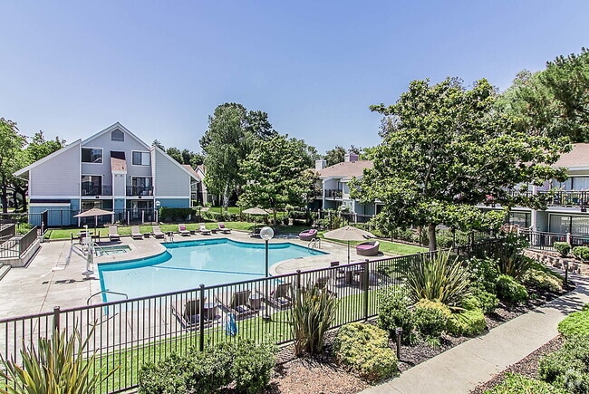Building Photo - Brookside Oaks