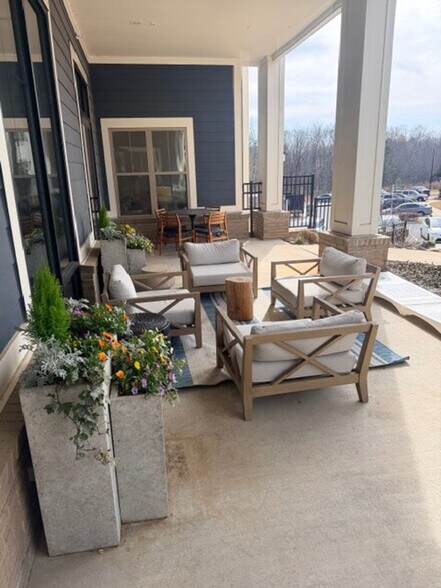 Building Photo - 611 Cooper River Cir