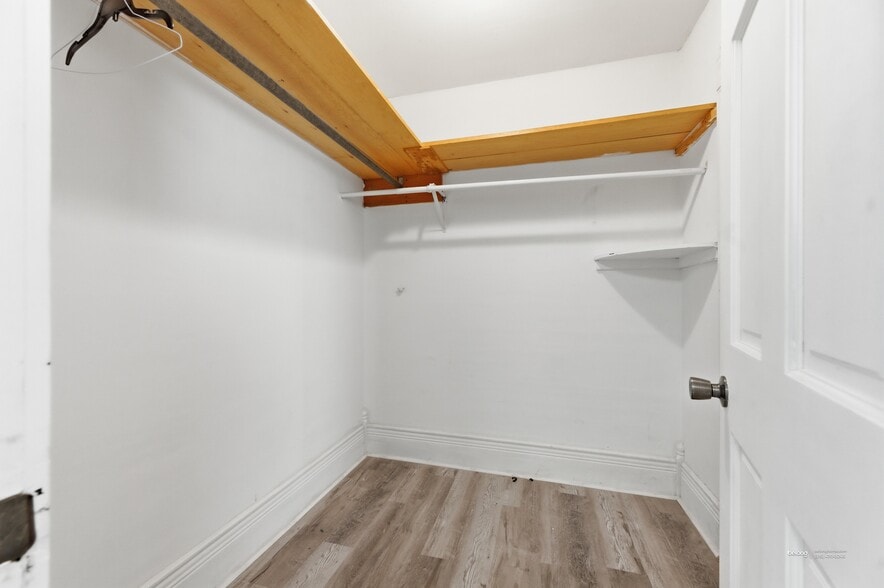 Building Photo - 107 Charles Ave