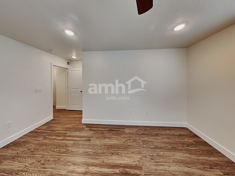 Building Photo - 6744 N Silver Gate Dr