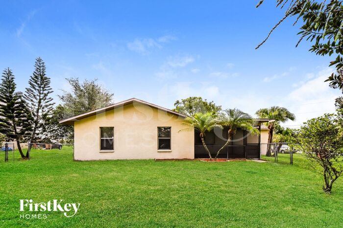 Building Photo - 1128 SW 11th Ct