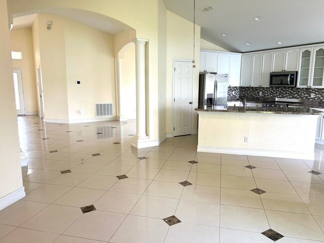 Building Photo - 2817 Maguire Dr