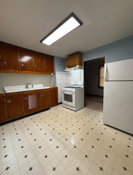 Building Photo - 2628 S Throop St
