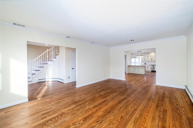 Building Photo - 4047 Greentree Dr