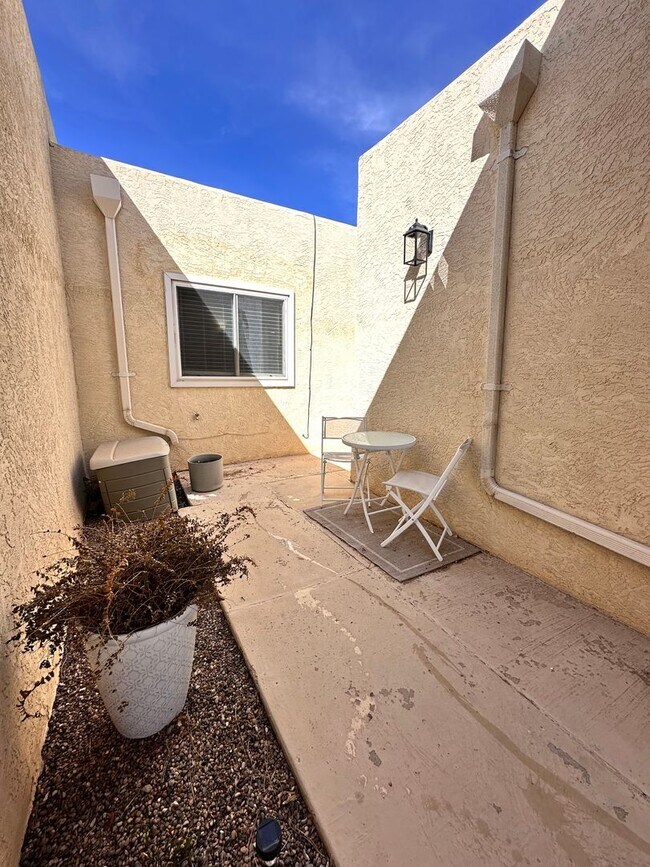 Building Photo - Move in Special! 2 Bedroom 2 Bath Townhome w/2 Car Garage and Refrigerated Air