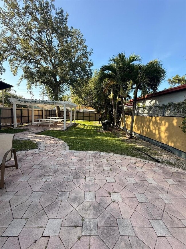 Building Photo - 2160 SW 16th Ave