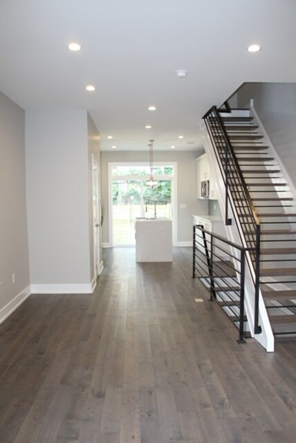 Building Photo - 1227 N Myrtlewood St
