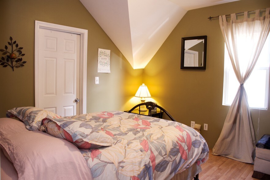 Bedroom 2 - 125 Pleasant St