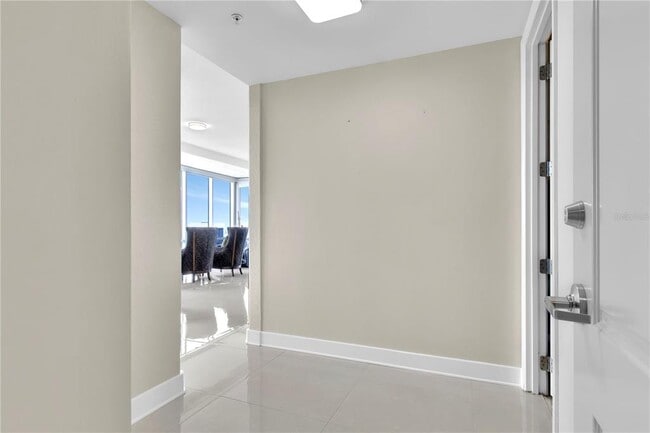 Building Photo - 150 E Robinson St