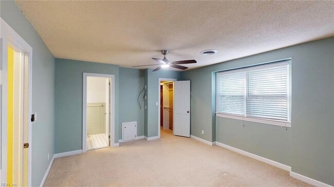 Building Photo - 707 Sir Walter Cir