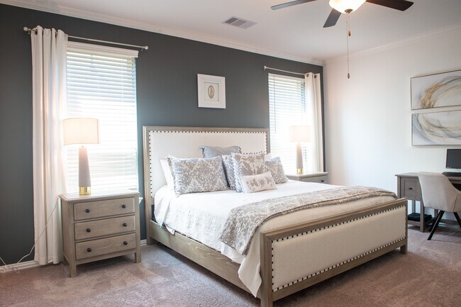 Building Photo - 246 Crest Sights Dr