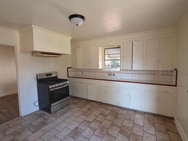 Building Photo - 4022 Golf Links Blvd