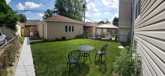 Building Photo - Historic 3 Bedroom in Portage Park