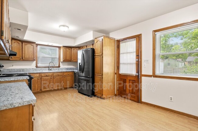 Building Photo - 2168 Jasmine Dr