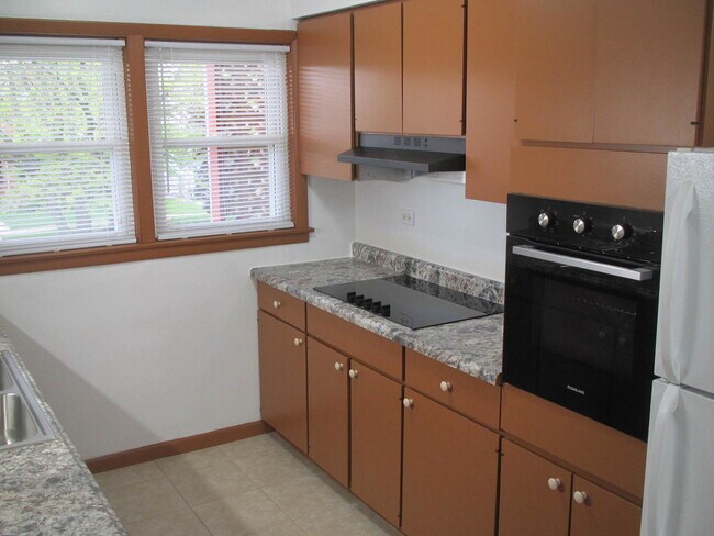 Building Photo - 13 N Clifton Ave