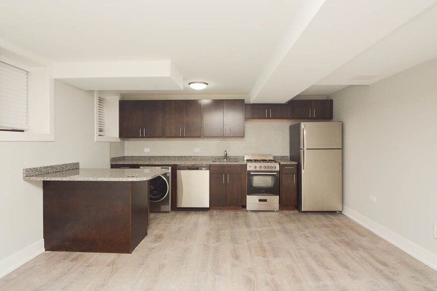 Building Photo - 434 W Belden Ave