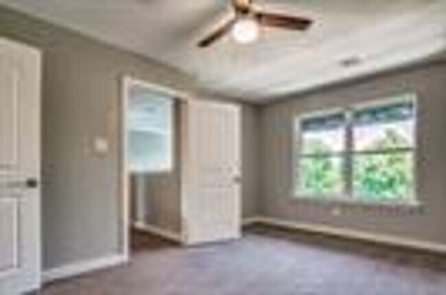 Building Photo - 3258 Wexford Dr