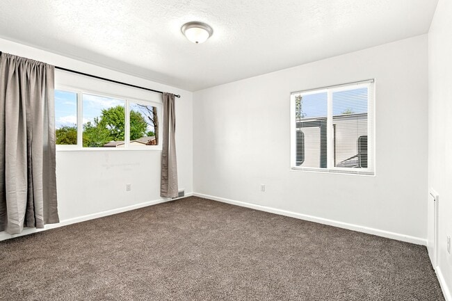 Building Photo - 5256 S 2000 W