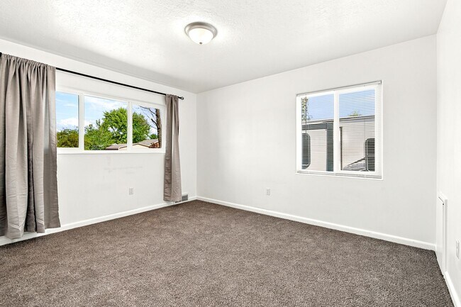 Building Photo - Newly Remodeled 4 Bedroom Home in Roy!