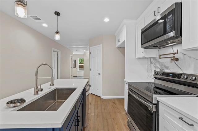 Building Photo - 2602 W Clarendon Dr