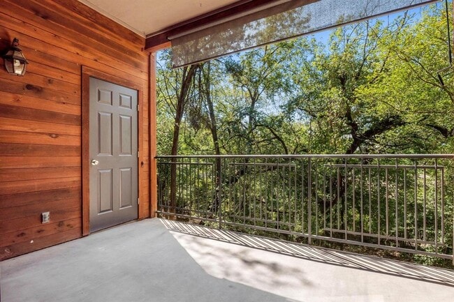 Building Photo - 4711 Spicewood Springs Rd