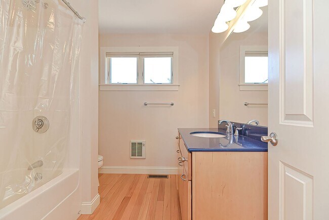 Building Photo - 4 Bryn Mawr Way