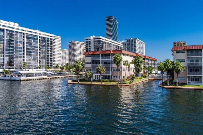 Building Photo - 2081 S Ocean Dr