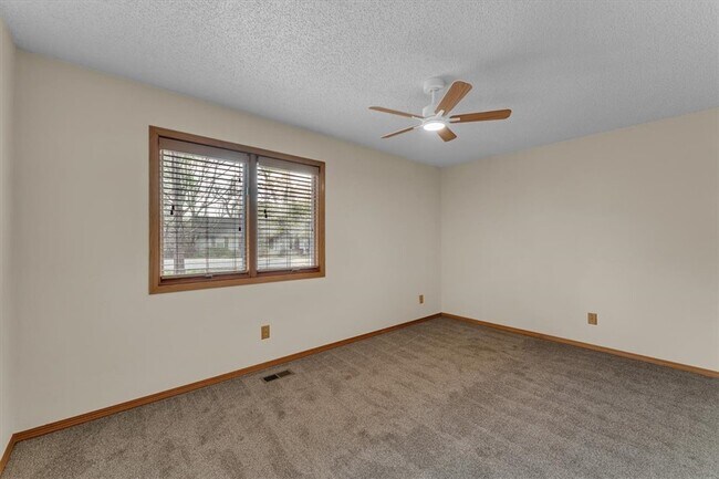 Building Photo - 69 Walney Dr