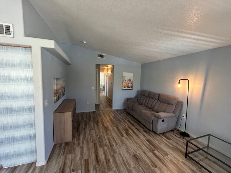 Building Photo - 520 Arrowhead Trl