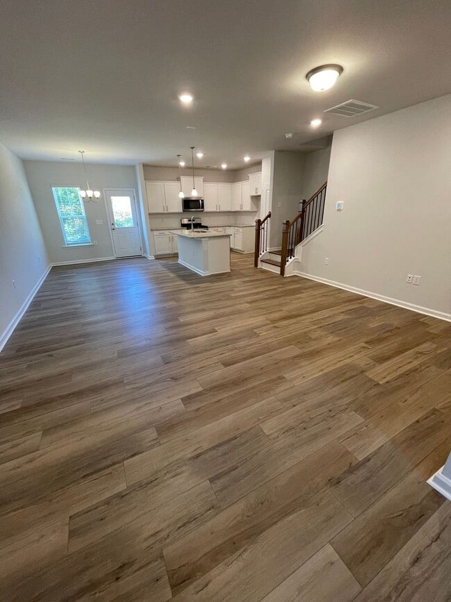 Building Photo - Charming 3 Bedroom Home Located in Raleigh