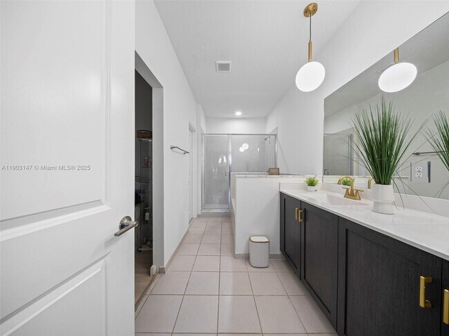 Building Photo - 1411 SE 26th Rd