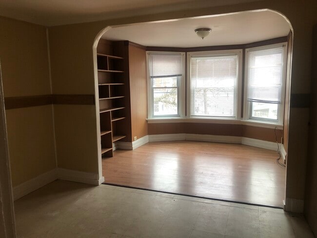 Primary Photo - 1235 Derry St