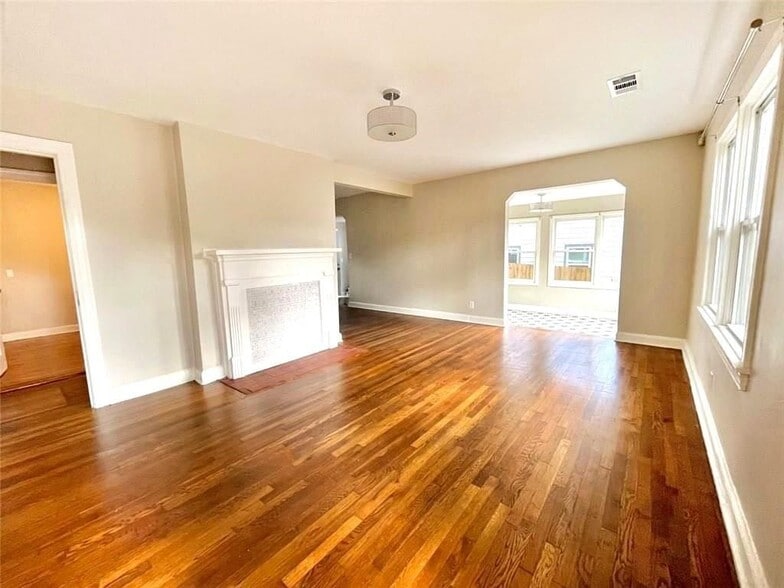 Building Photo - 1449 Lynford Dr SW