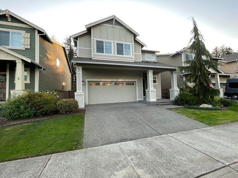 Front of home. - 8828 Jayden Ln NE