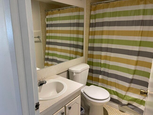 Building Photo - 198 Dorset E